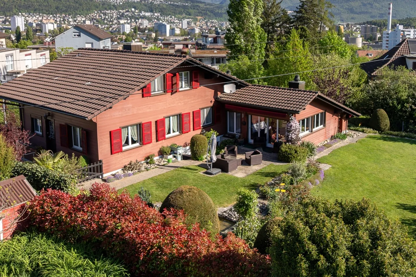 Charmante maison individuelle de 6,5 pièces avec un espace généreux et un jardin bien entretenu - Photo 19 sur 21