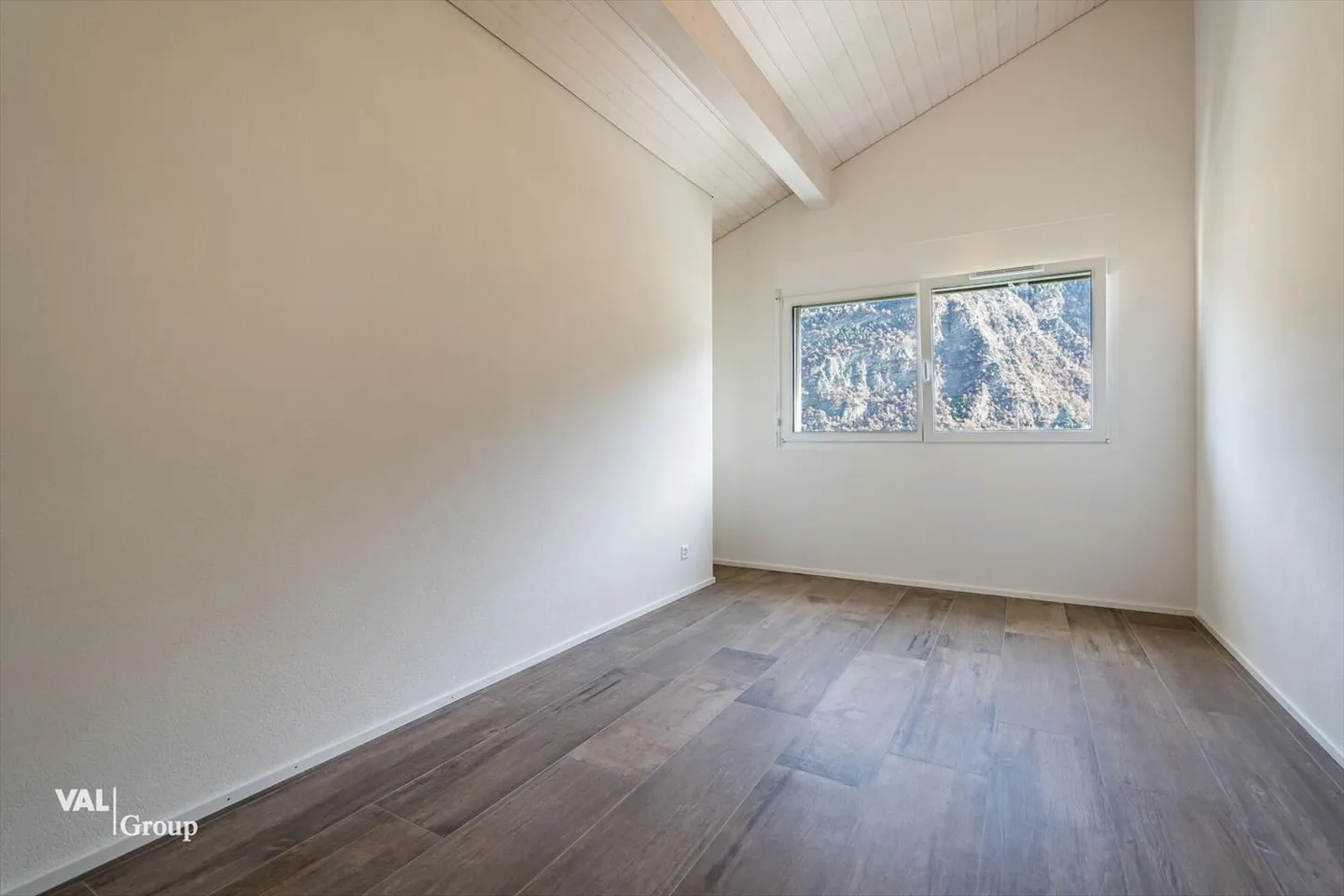 Magnifico attico luminoso di 4,5 stanze con balcone - Foto 6 di 13