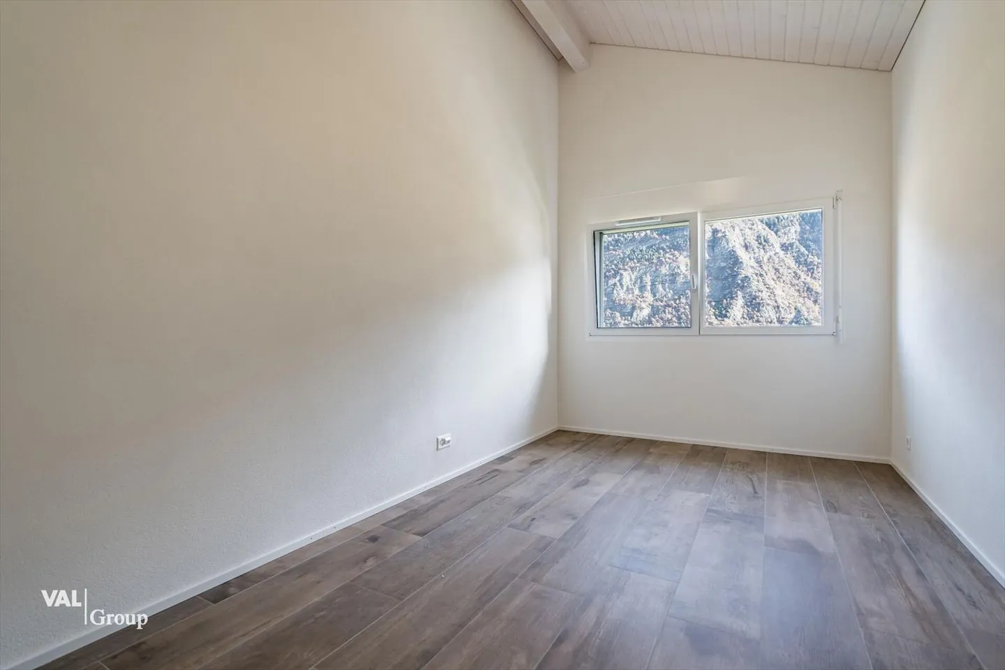 Magnifico attico luminoso di 4,5 stanze con balcone - Foto 5 di 13