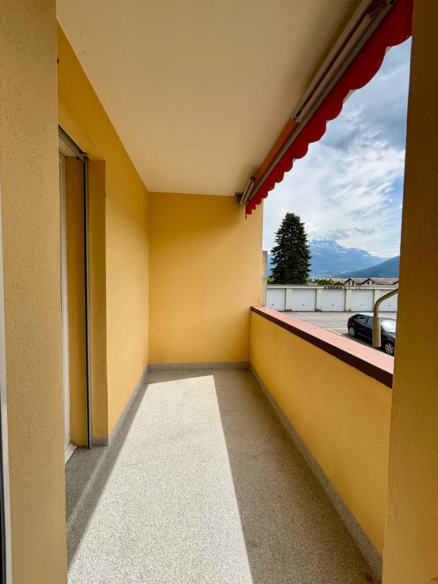 Charmant appartement 2 pièces - Photo 2 sur 9