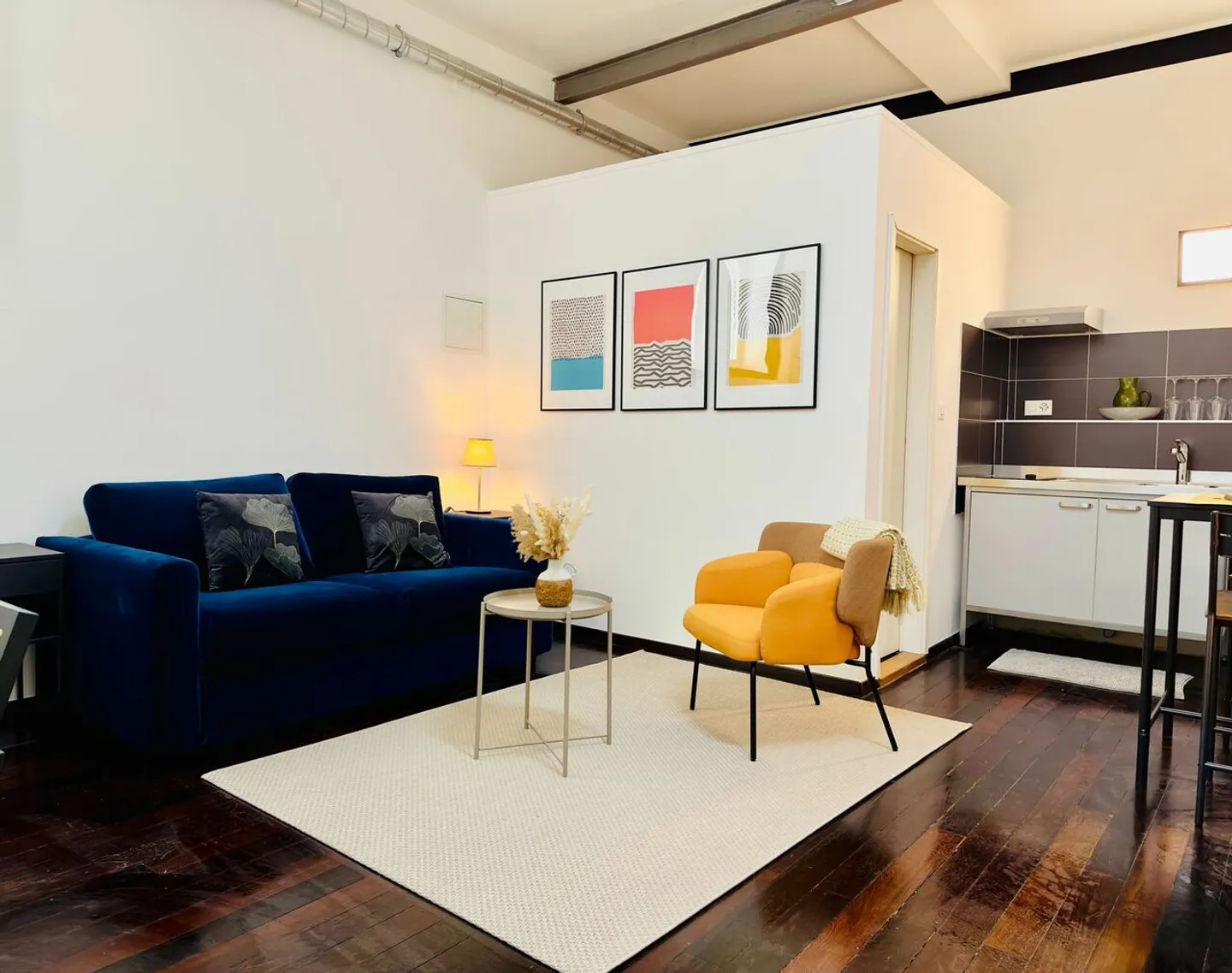 Furnished apartment for rent - Photo 2 of 5
