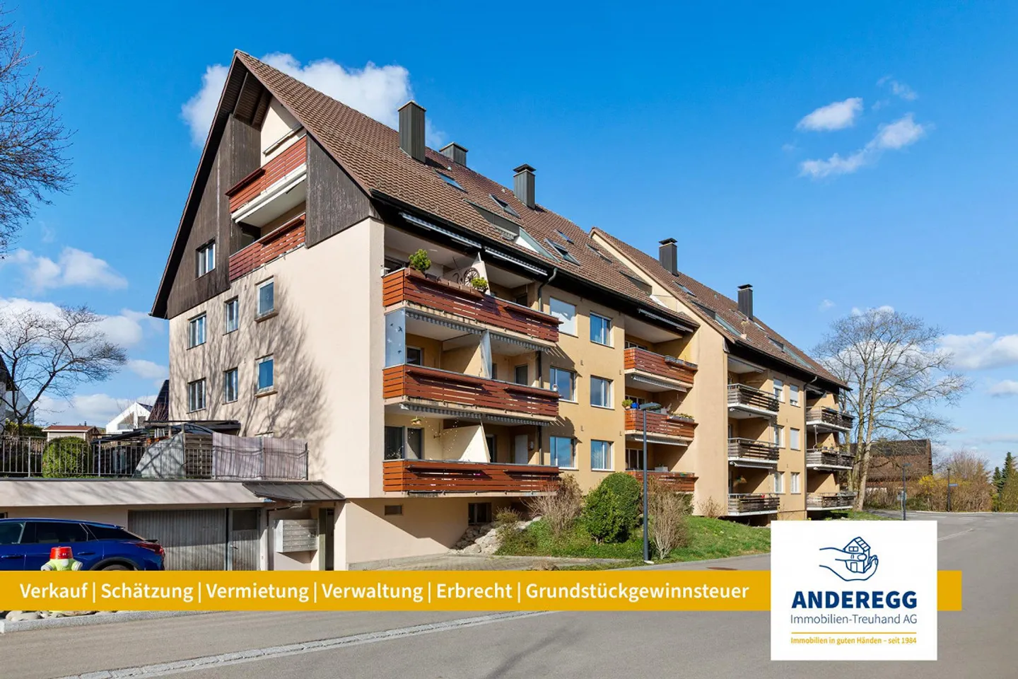 Sonnige 4-Zi.-Eigentumswohnung mit Balkon und Tiefgaragen-PP - Photo 1 of 13