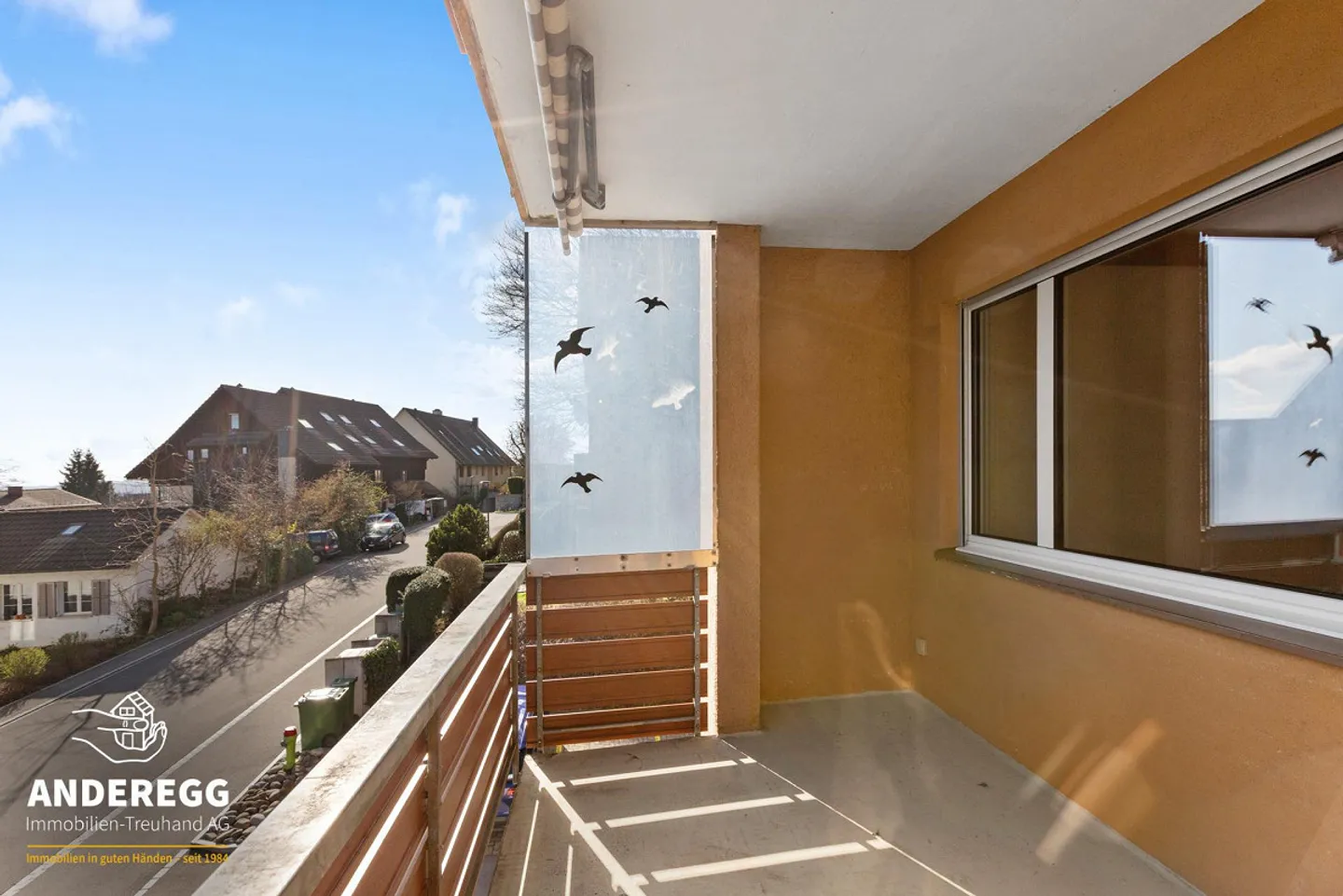 Sonnige 4-Zi.-Eigentumswohnung mit Balkon und Tiefgaragen-PP - Photo 3 of 13