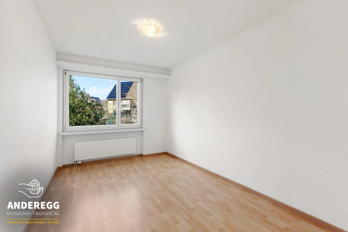 Sonnige 4-Zi.-Eigentumswohnung mit Balkon und Tiefgaragen-PP - Photo 8 of 13