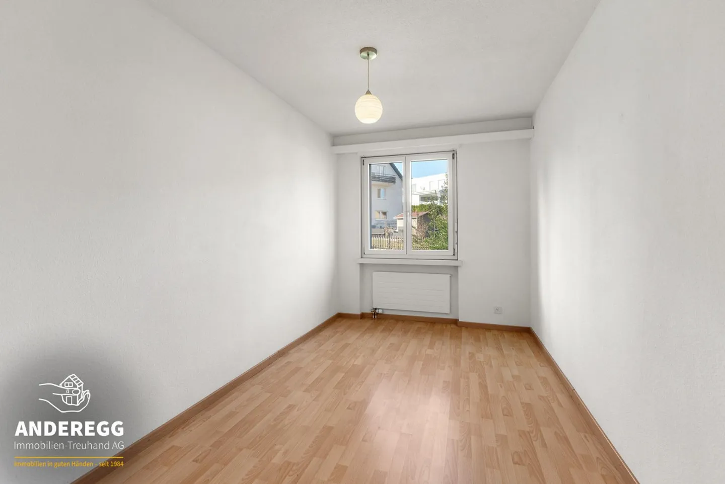 Sonnige 4-Zi.-Eigentumswohnung mit Balkon und Tiefgaragen-PP - Photo 9 of 13