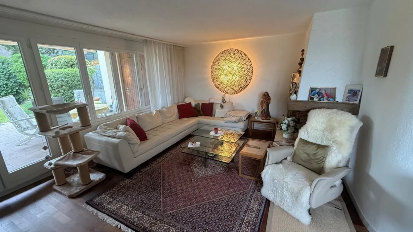 6.5 Room Row Corner House with Lake View - Photo 3 of 6
