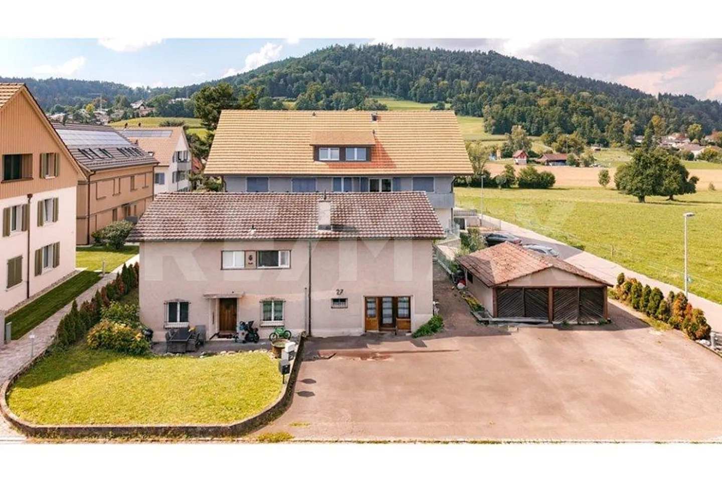 Vivre ou Investir | Maison Spacieuse à Deux Familles avec un Grand Potentiel - Photo 3 sur 5