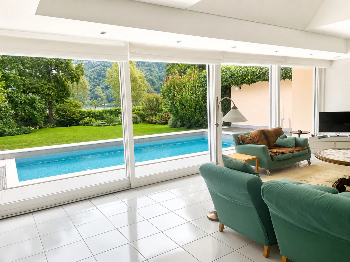 Villa elegante sul lago Ceresio - Foto 10 di 21