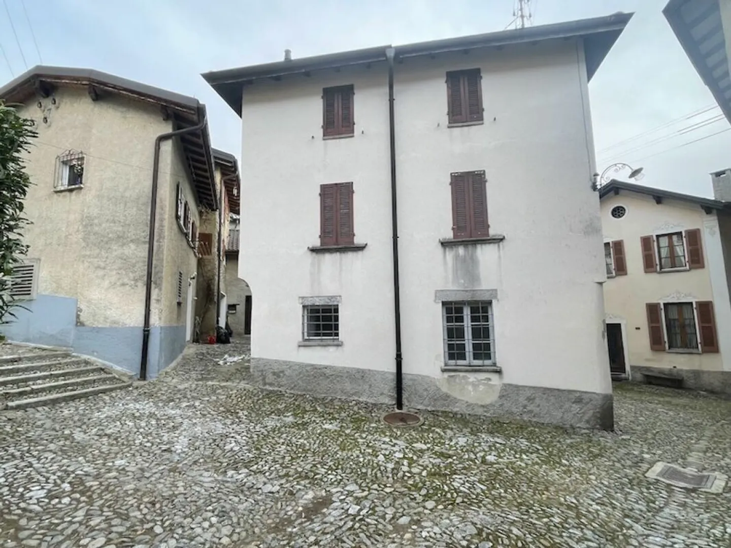 Corner House with Building Permit for 2 Apartments - Photo 1 of 20