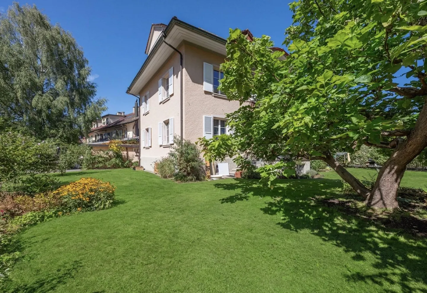 A multi-family house with character and idyllic garden area - Photo 3 of 22