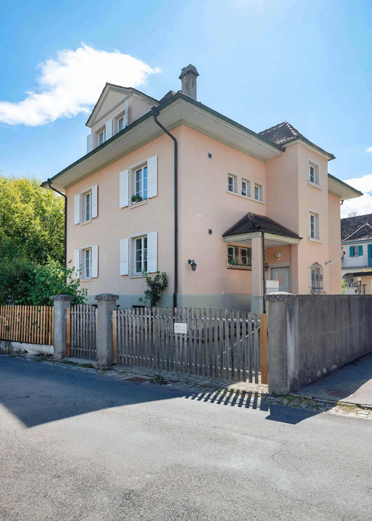 A multi-family house with character and idyllic garden area - Photo 4 of 22