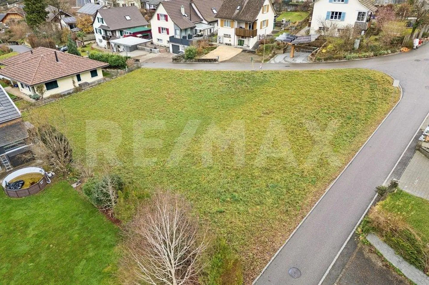 Building land in a quiet residential area on the sunny slope - Photo 3 of 13