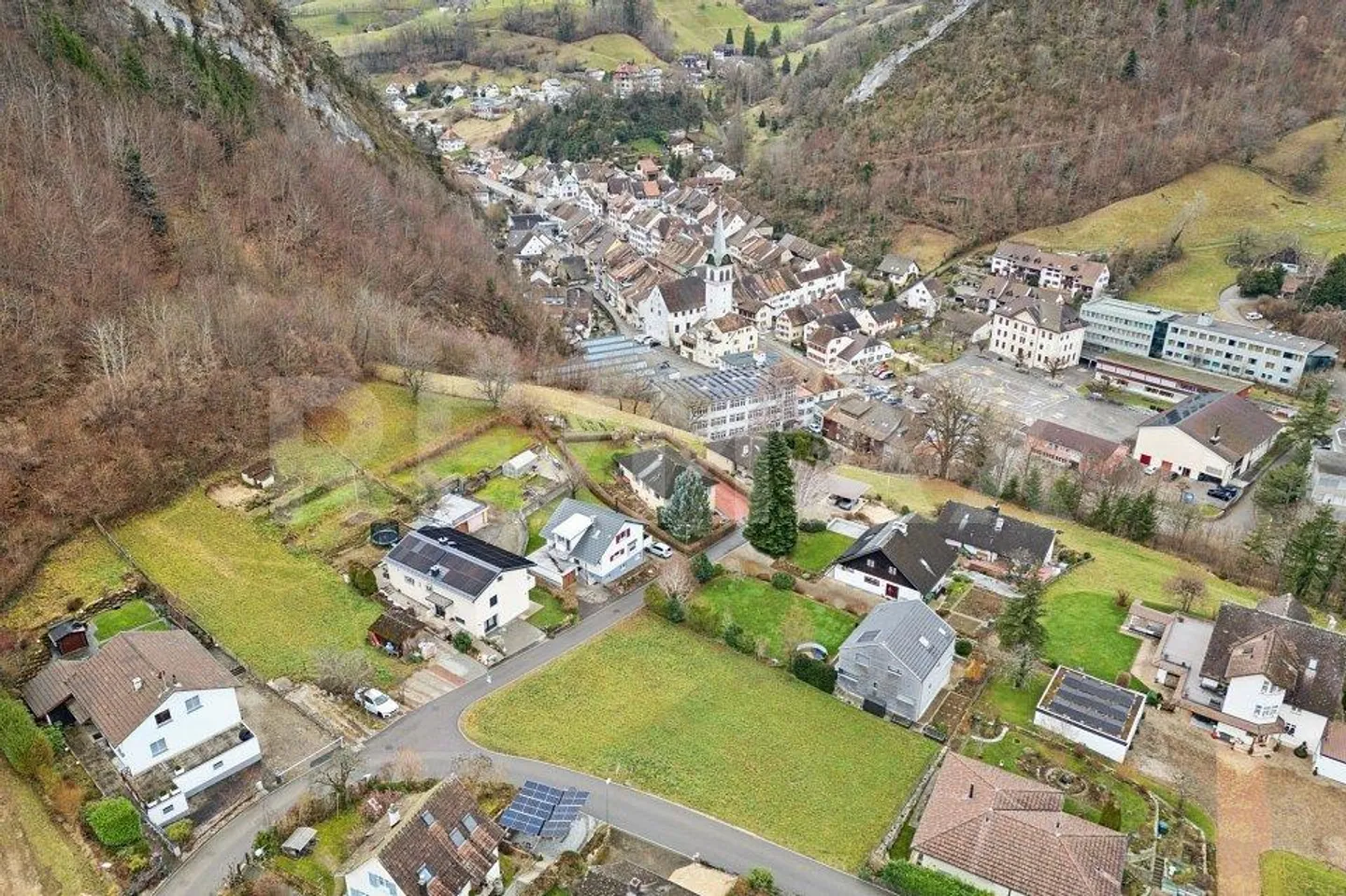 Building land in a quiet residential area on the sunny slope - Photo 4 of 13