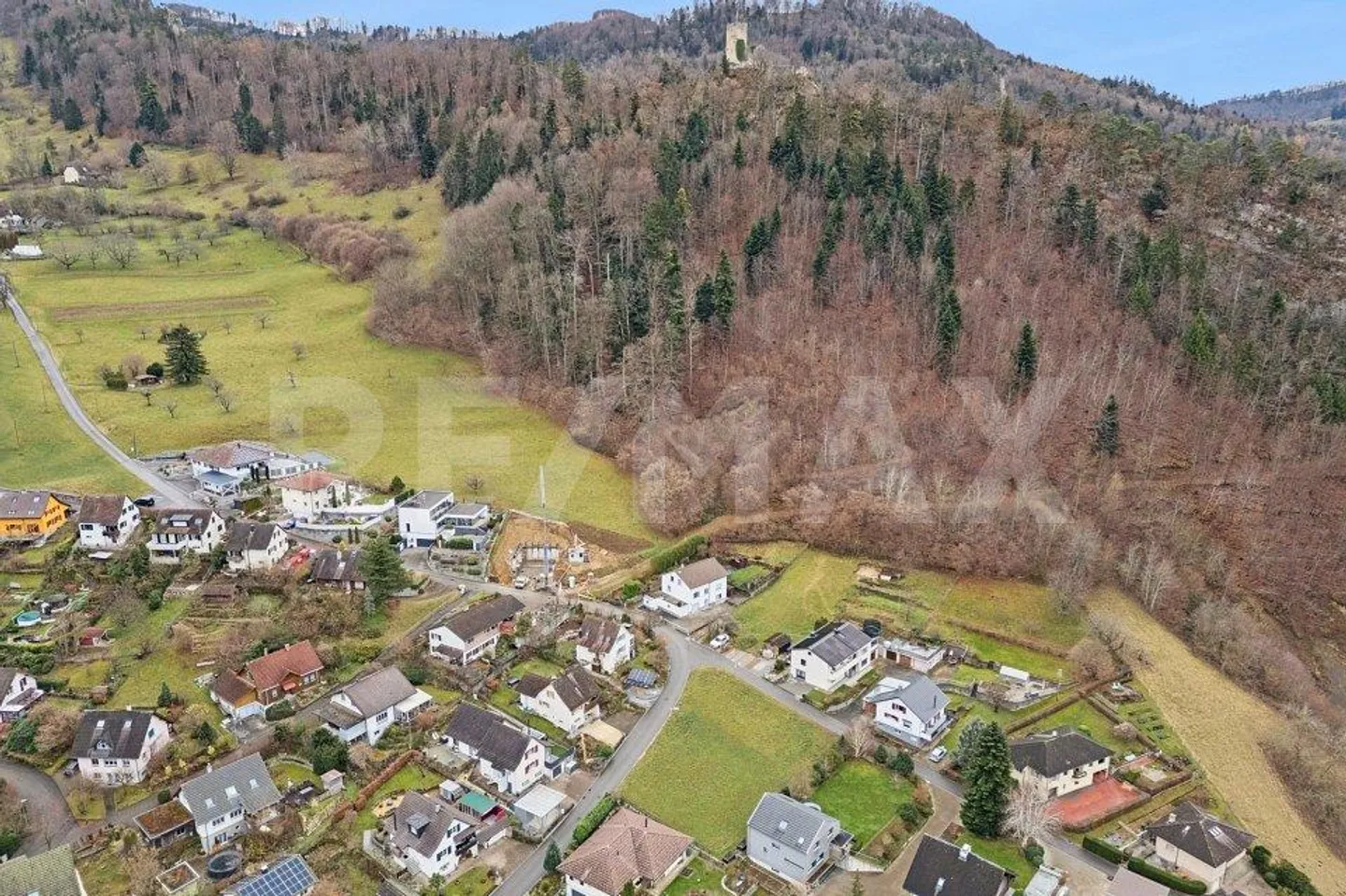 Building land in a quiet residential area on the sunny slope - Photo 6 of 13