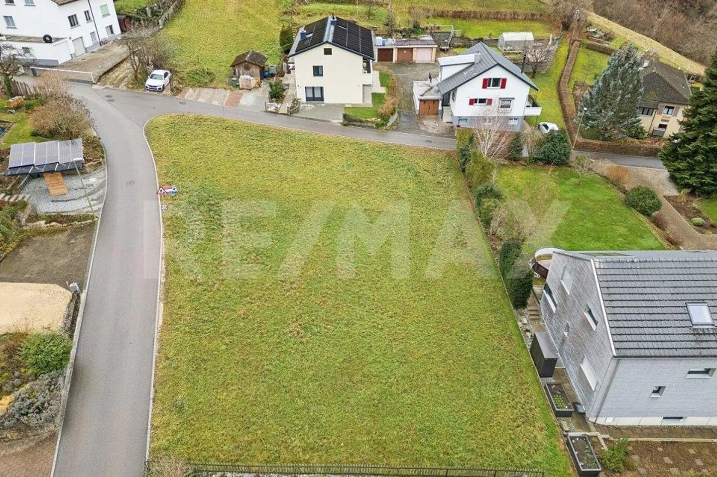 Building land in a quiet residential area on the sunny slope - Photo 8 of 13