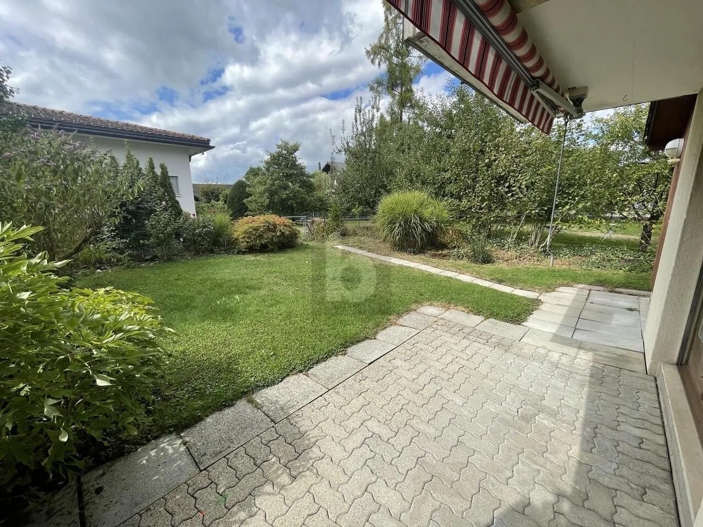 Geräumiges Reihenhaus mit Garten - Foto 4 von 6