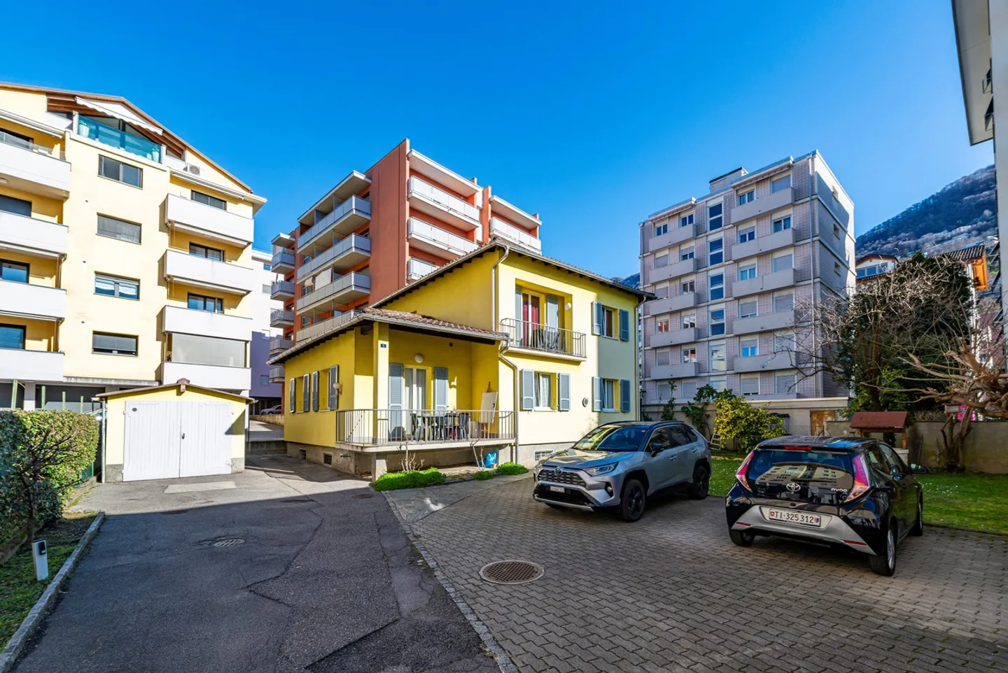 Casa bifamiliare in centro città - Foto 1 di 1