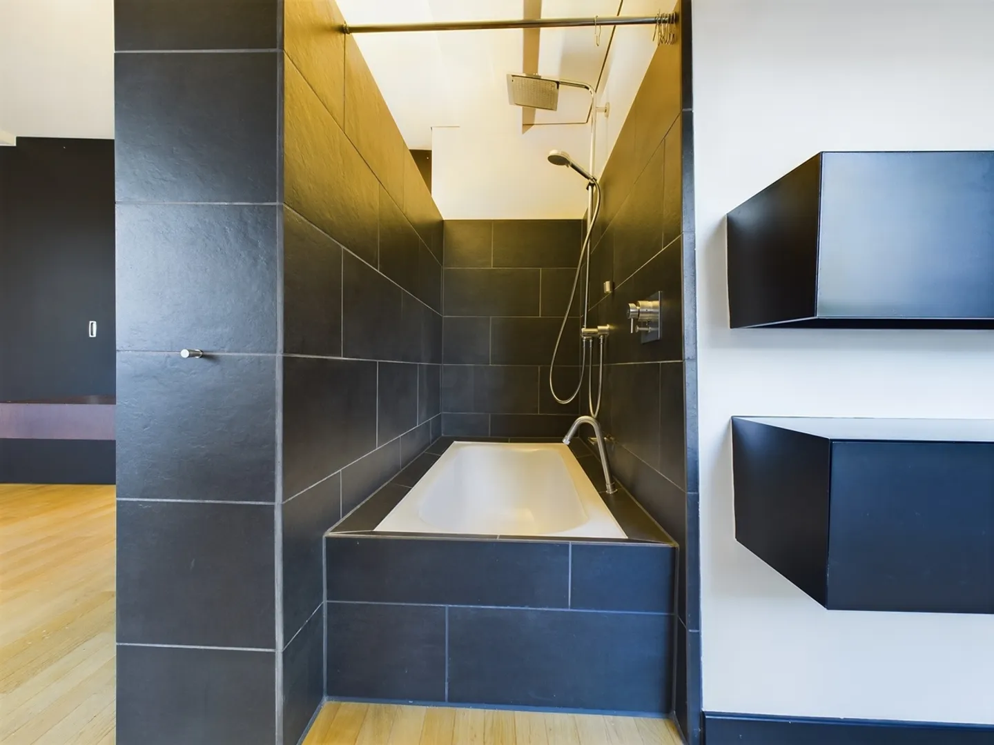 Appartamento attico unico e moderno con 3 camere a Basilea - Foto 11 di 13