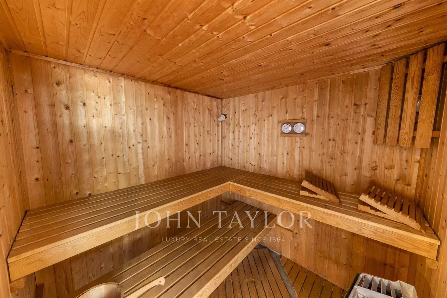 Elegant Villa with panoramic views - Photo 6 of 11