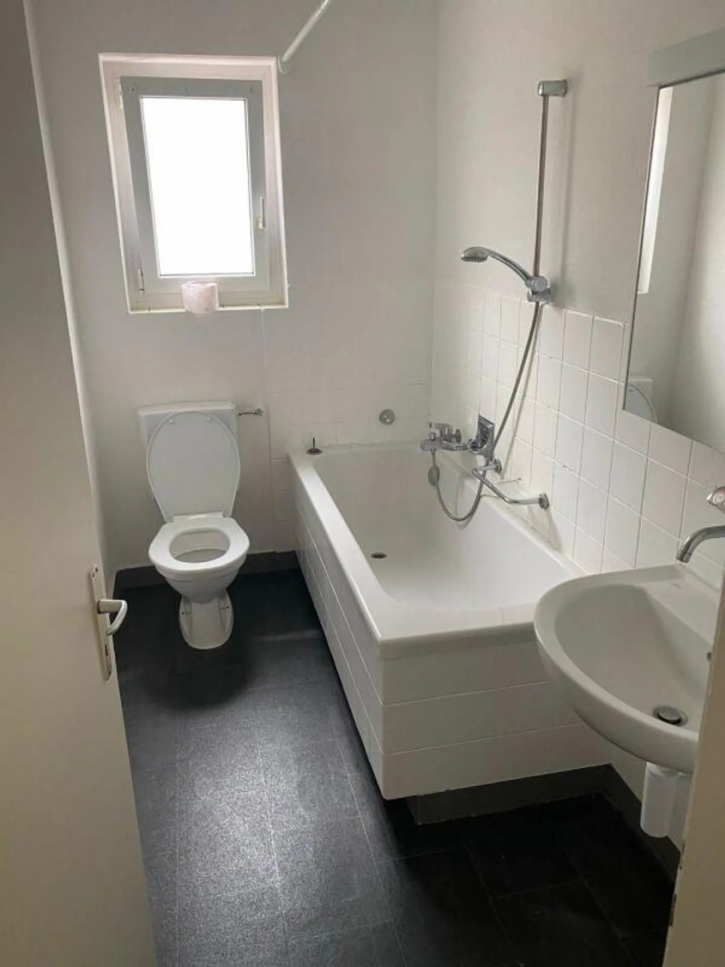 Appartamento conveniente con balcone nel cuore di Kreuzlingen - Foto 3 di 9