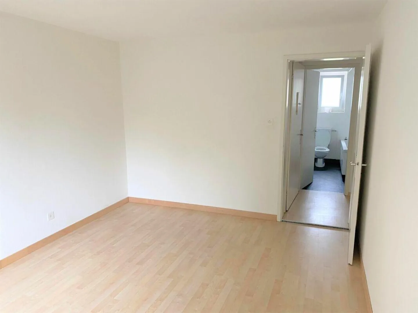 Appartamento conveniente con balcone nel cuore di Kreuzlingen - Foto 7 di 9