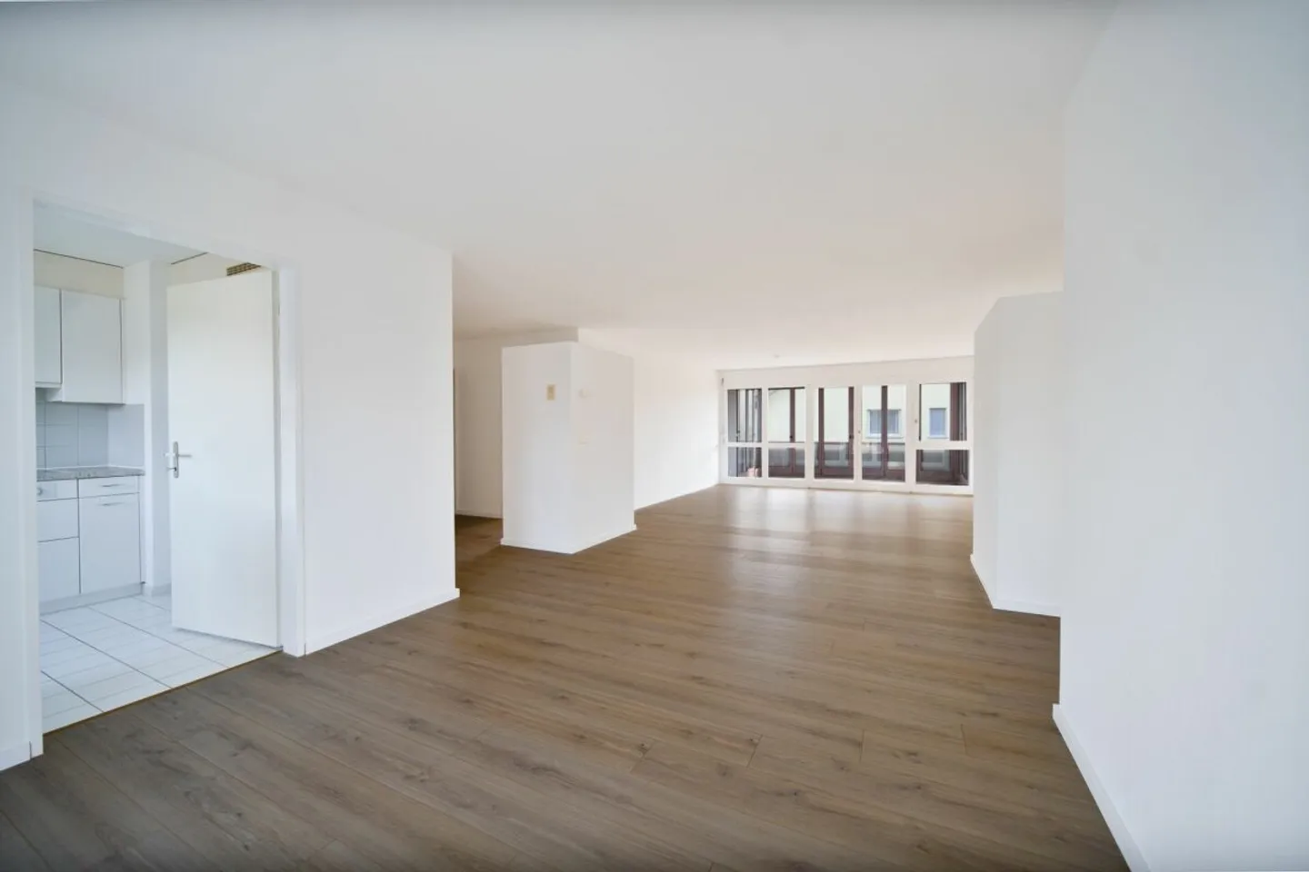 Bright 4.5-room apartment with winter garden - Photo 2 of 11