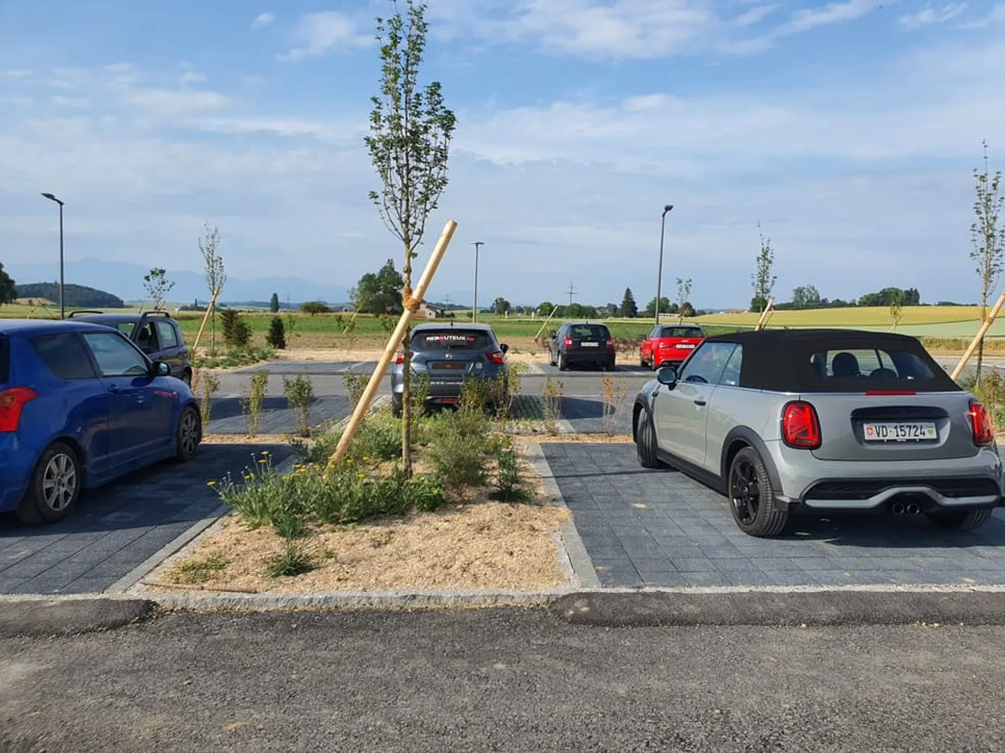 Outdoor parking spaces for rent - Photo 1 of 2
