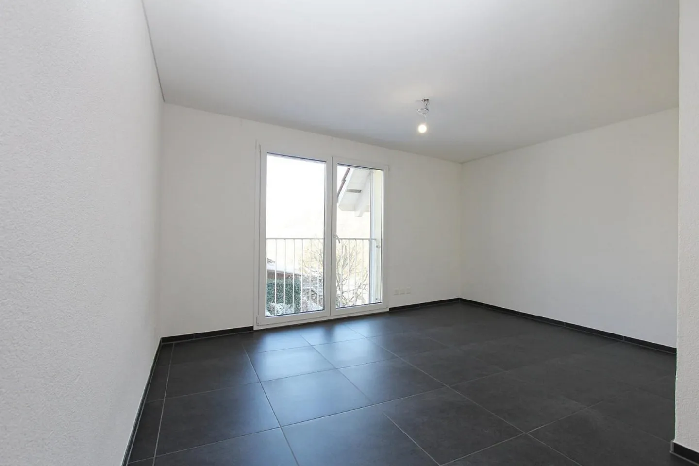 Bright 4½-room apartment near the Rhine river - Photo 4 of 13