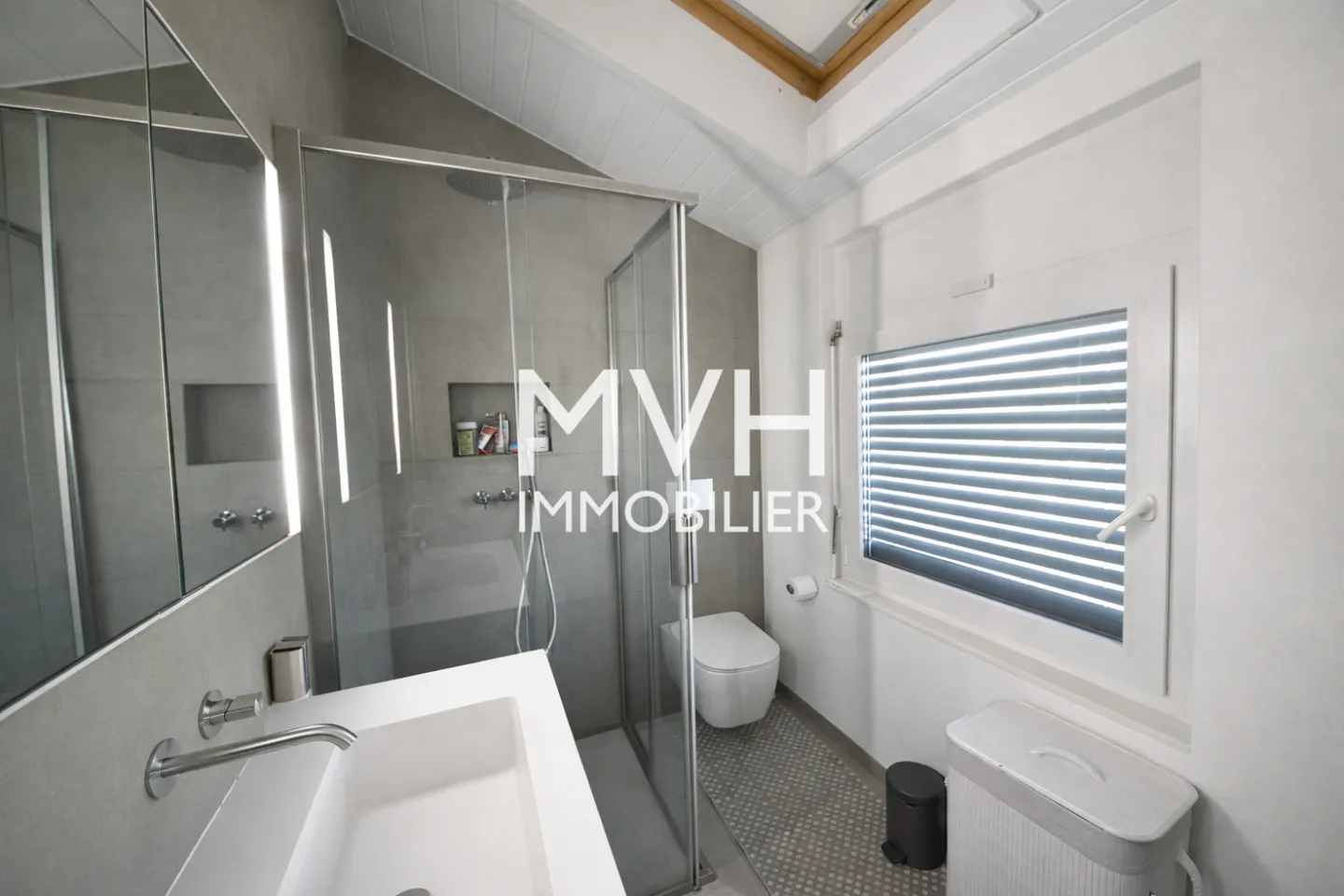 Maison Mitoyenne Spacieuse - Photo 7 sur 8