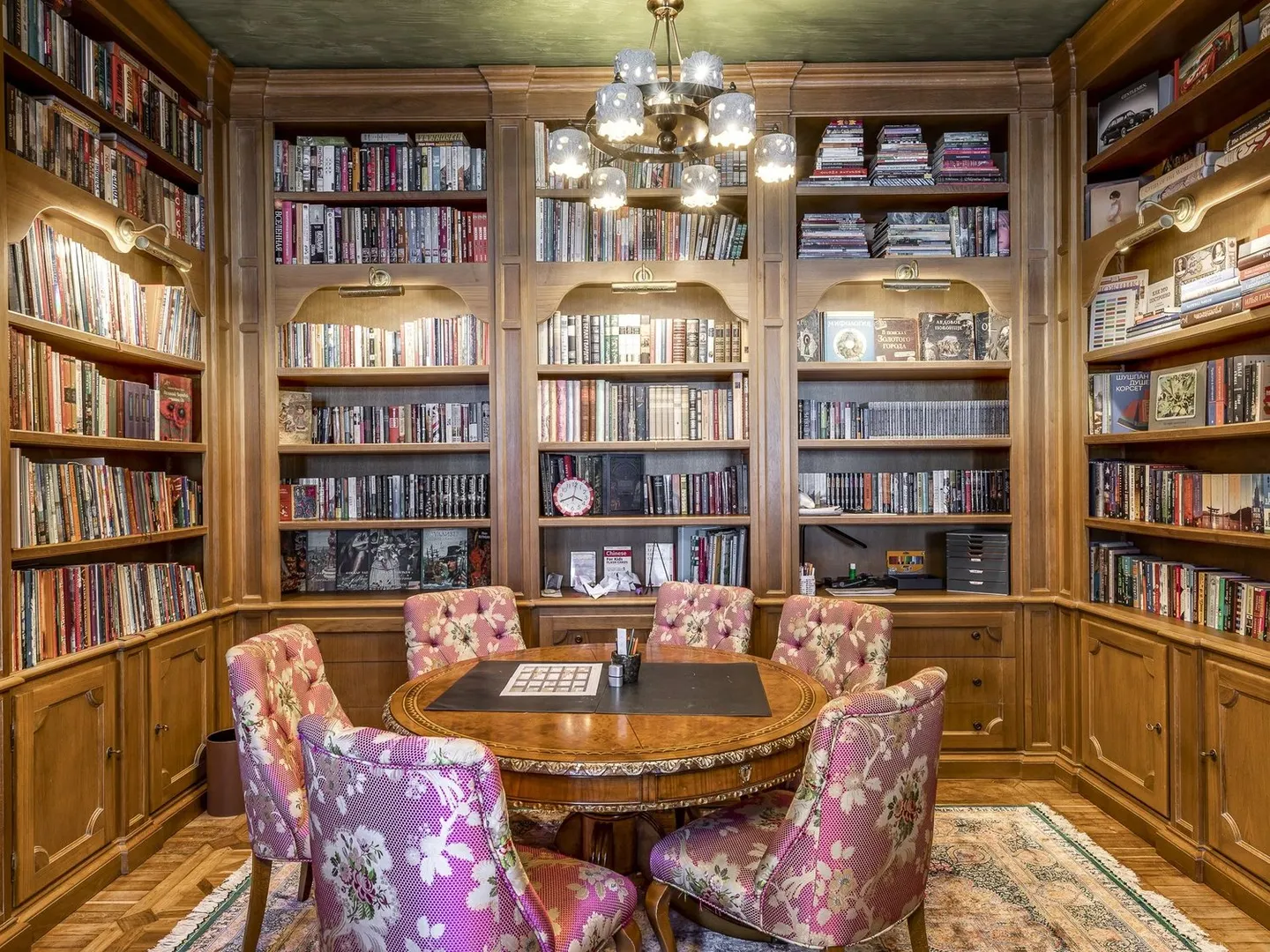 Magnificent, fully renovated mansion - Photo 10 of 13