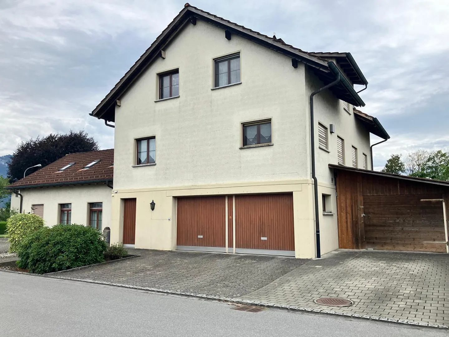 Geräumiges Einfamilienhaus mit Garten - Foto 2 von 22