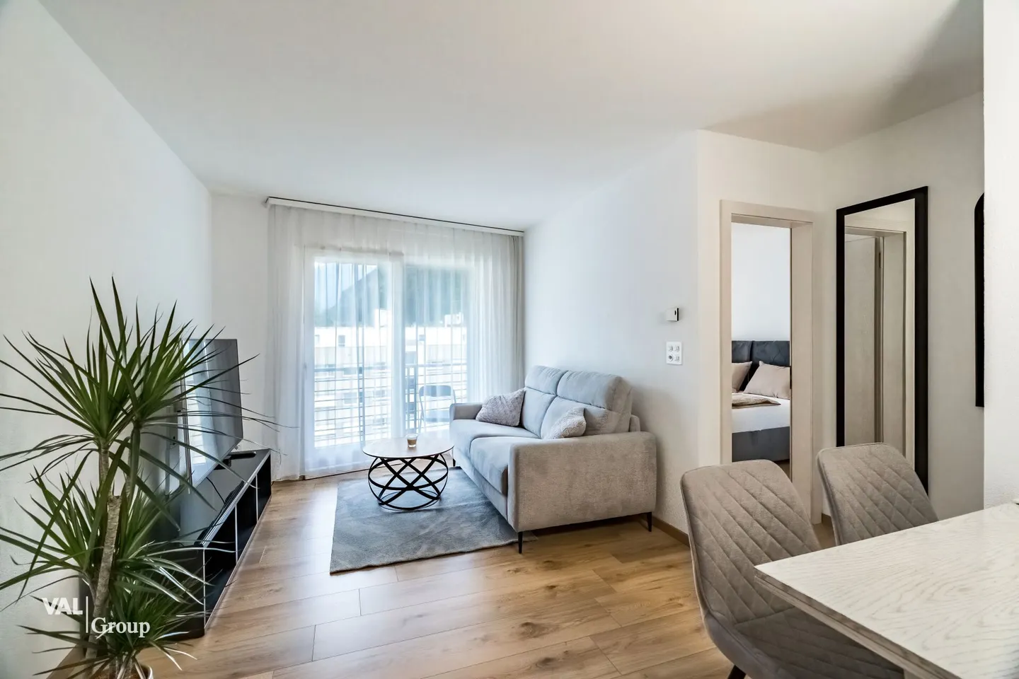 Bright, furnished apartment in an excellent, central location in the heart of Visp - Photo 1 of 13