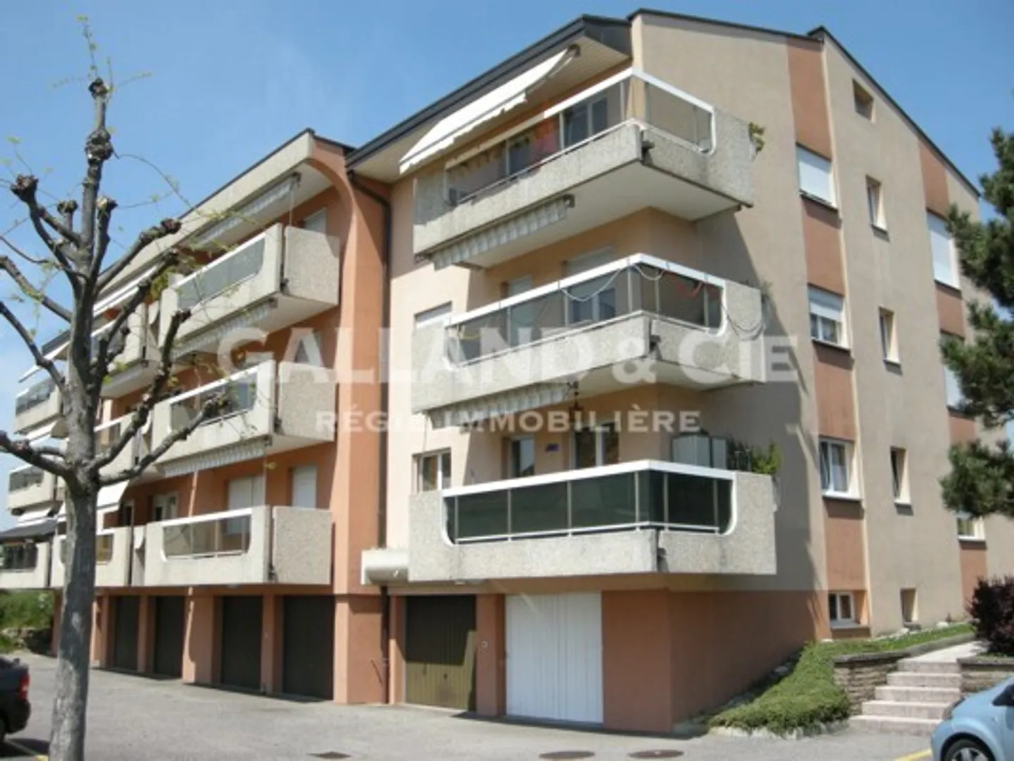 Place de parc extérieure - Photo 1 sur 1