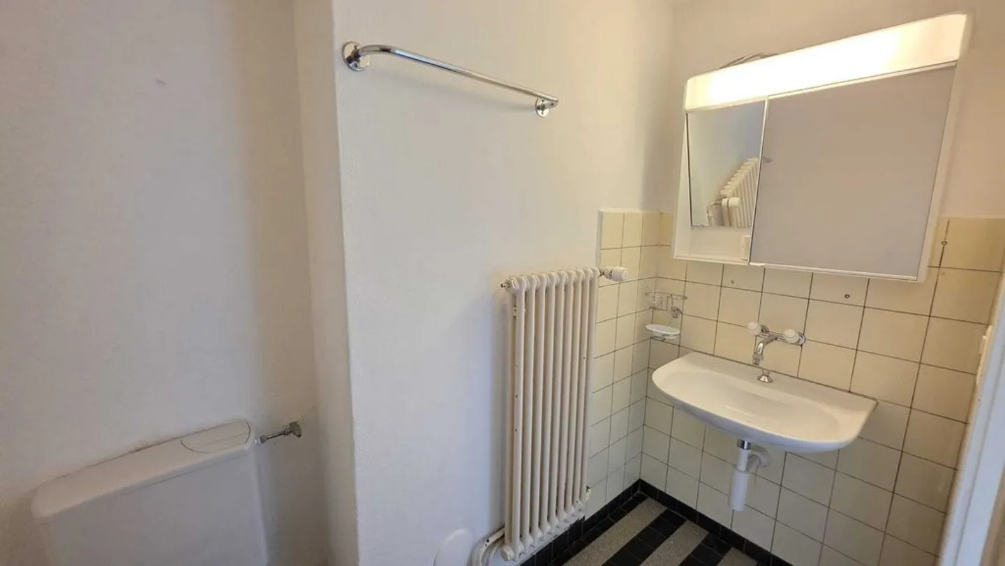 Bellissimo appartamento di 3 locali con balcone - Foto 8 di 9