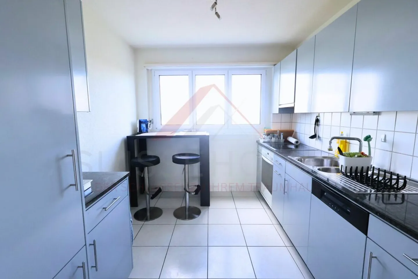 Rare opportunité d'investissement à Opfikon avec un modèle de rémunération attractif - Photo 4 sur 17