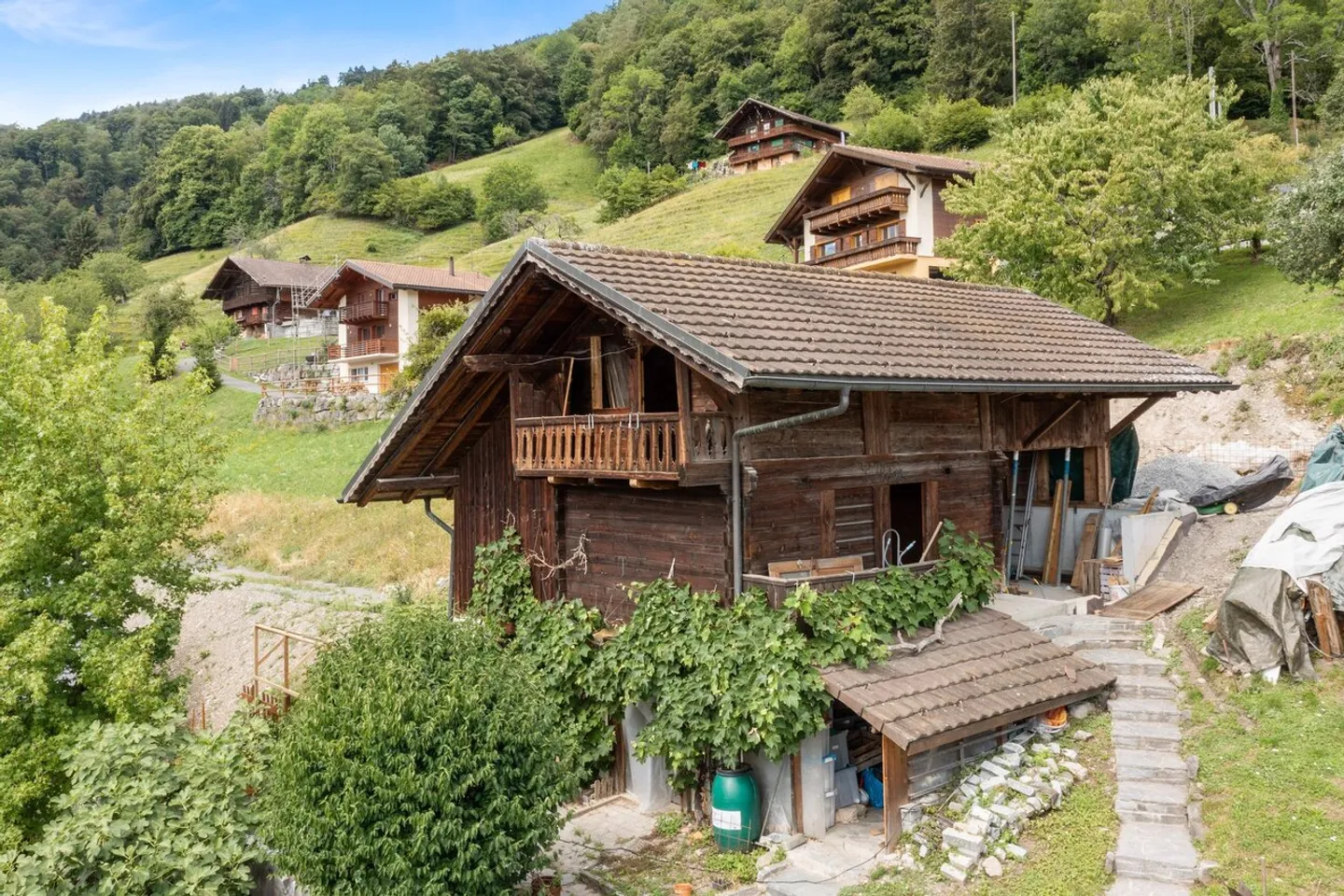 Sumptuous Authentic Chalet Southwest Orientation - Photo 10 of 10