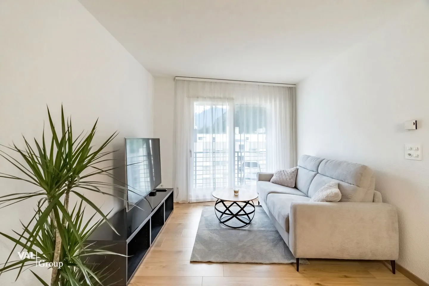 Bright, furnished apartment in an excellent, central location in the heart of Visp - Photo 2 of 13