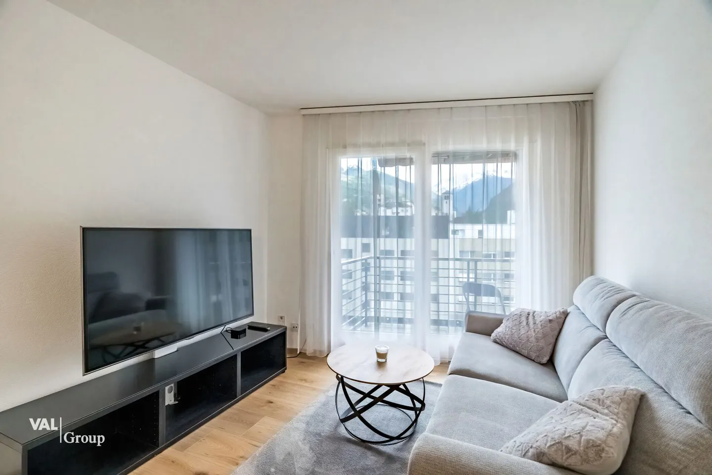 Bright, furnished apartment in an excellent, central location in the heart of Visp - Photo 3 of 13