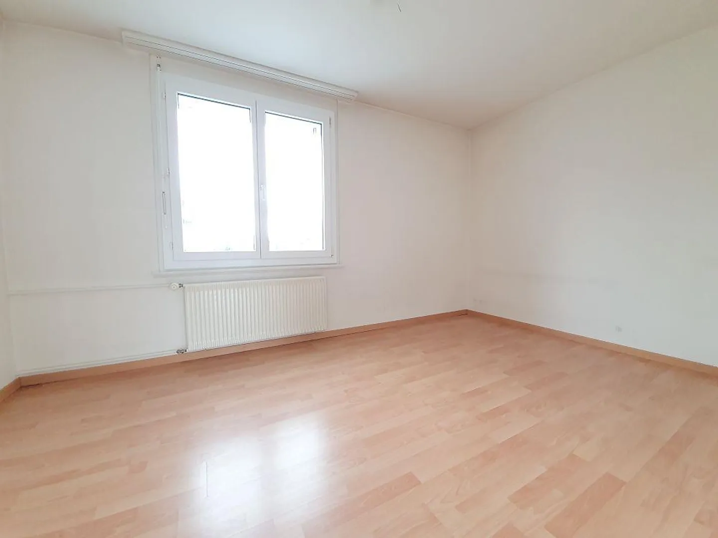Spacious, bright apartment for rent in Herblingen - Photo 7 of 10