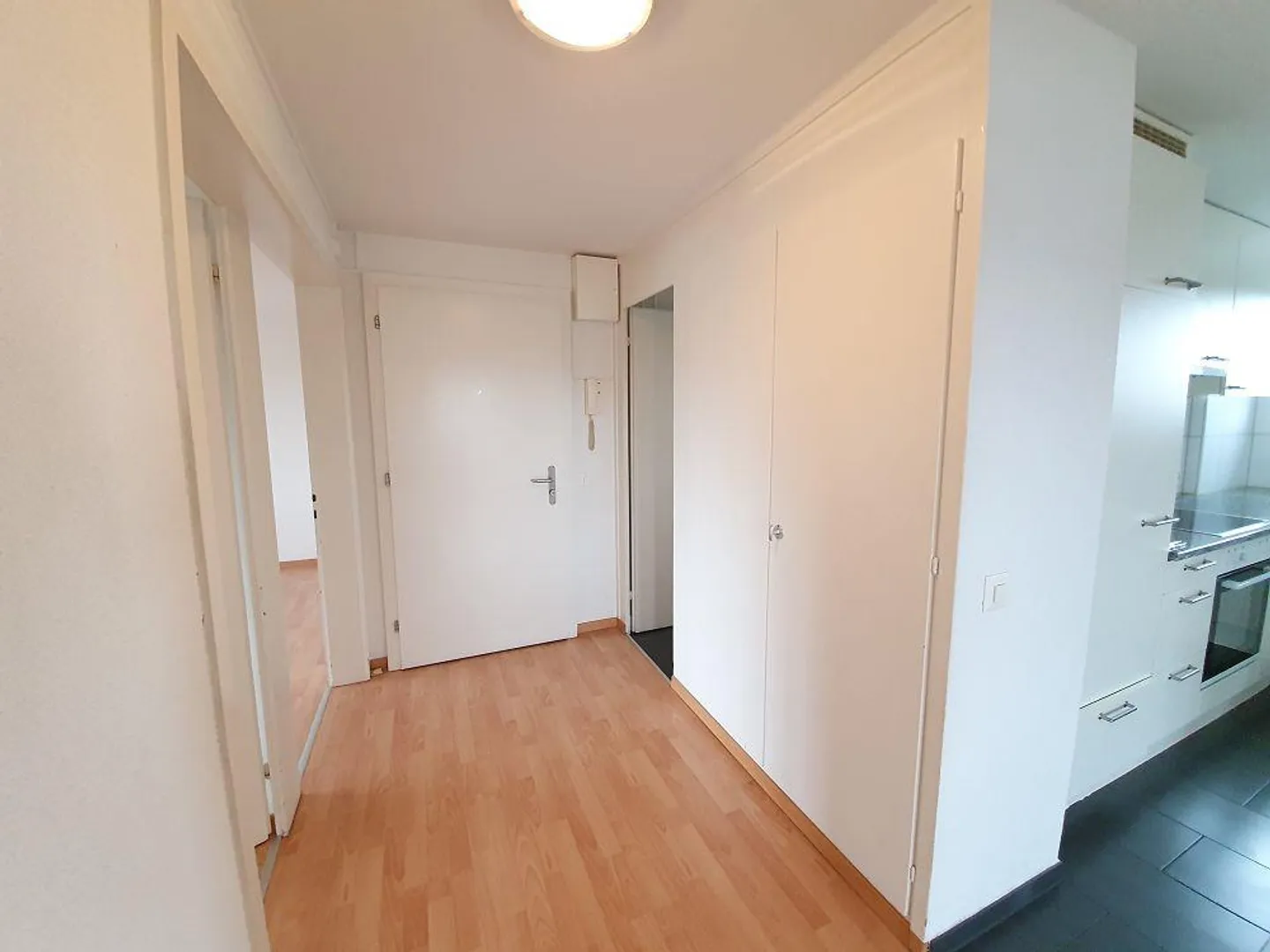 Spacious, bright apartment for rent in Herblingen - Photo 8 of 10