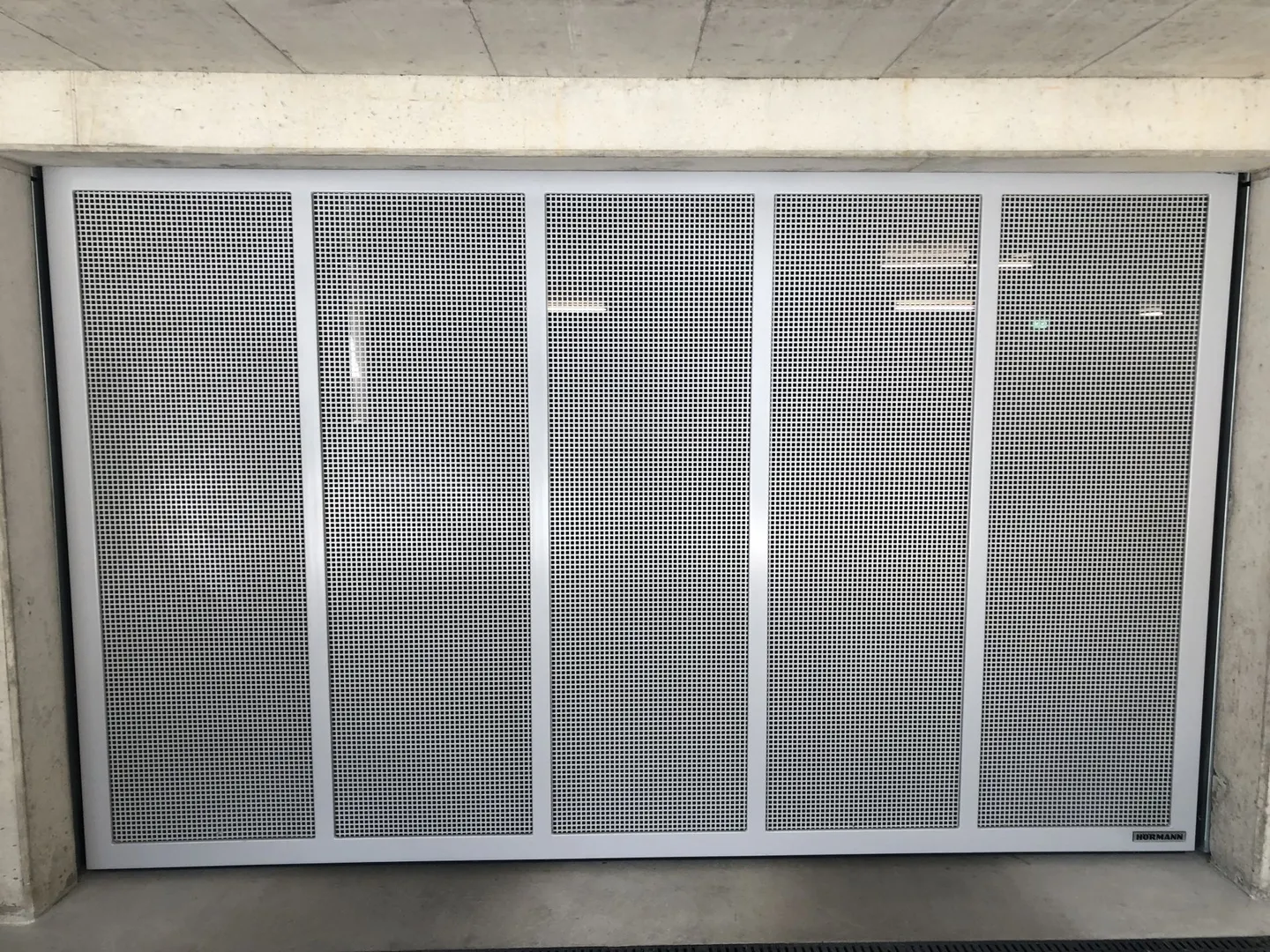 Parking space for rent in modern, closed parking garage - Photo 5 of 5