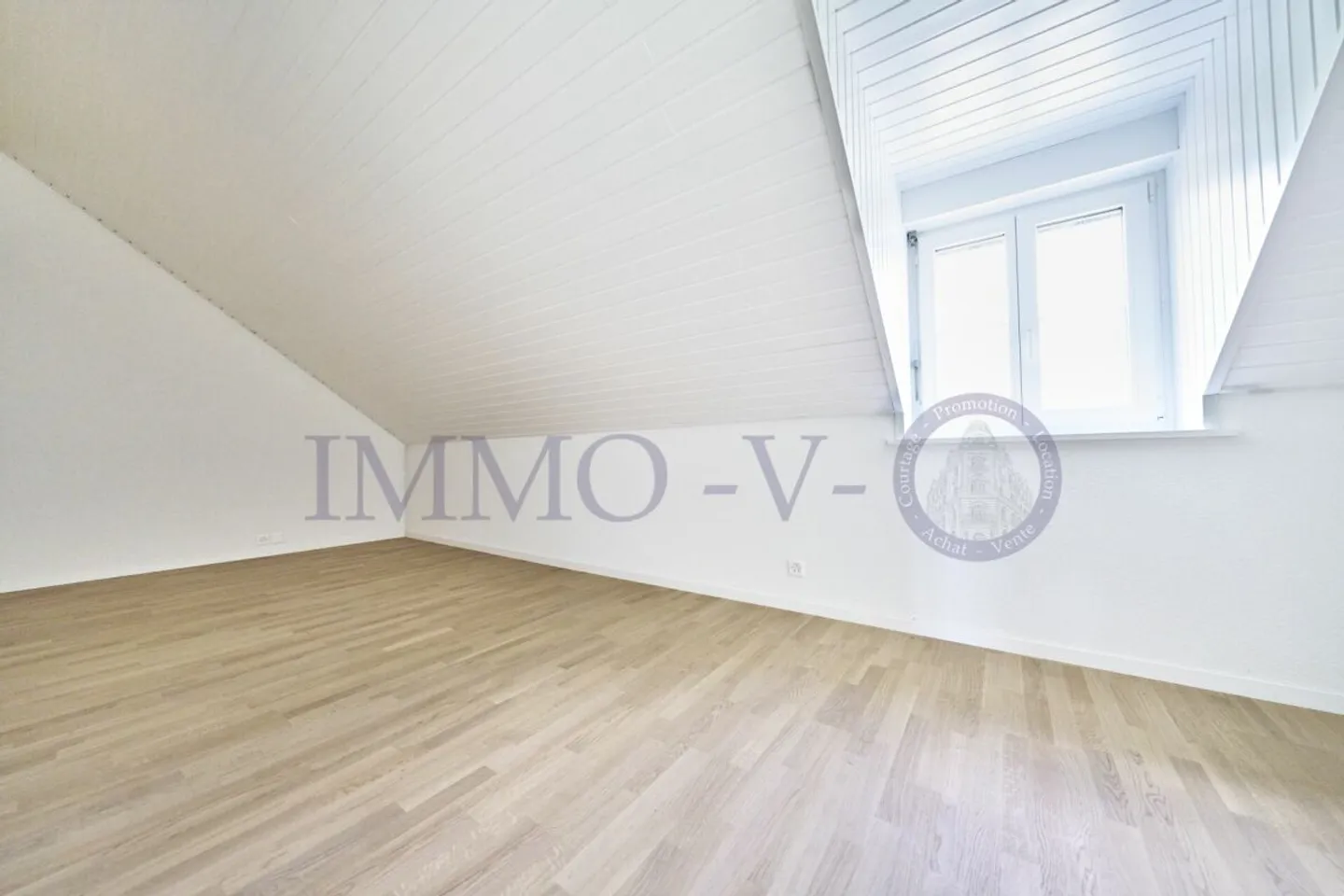 DUPLEX CON ALTO VALORE E BEL VOLUME - Foto 9 di 10