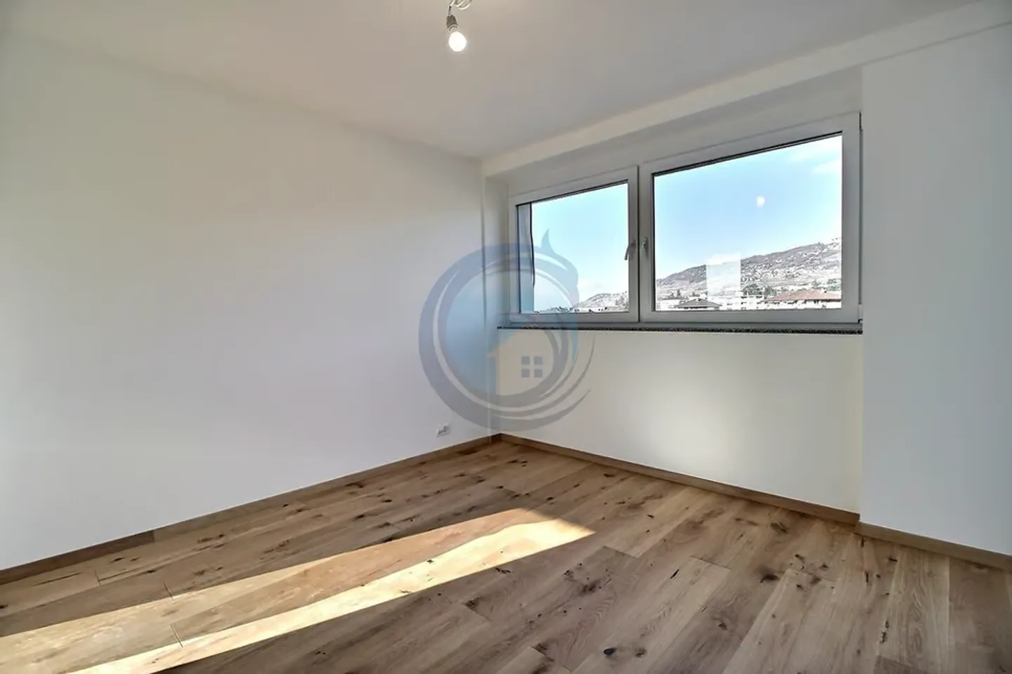 MAGNIFICO APPARTAMENTO DI ALTA QUALITÀ CON 4,5 STANZE E BALCONI - Foto 10 di 13