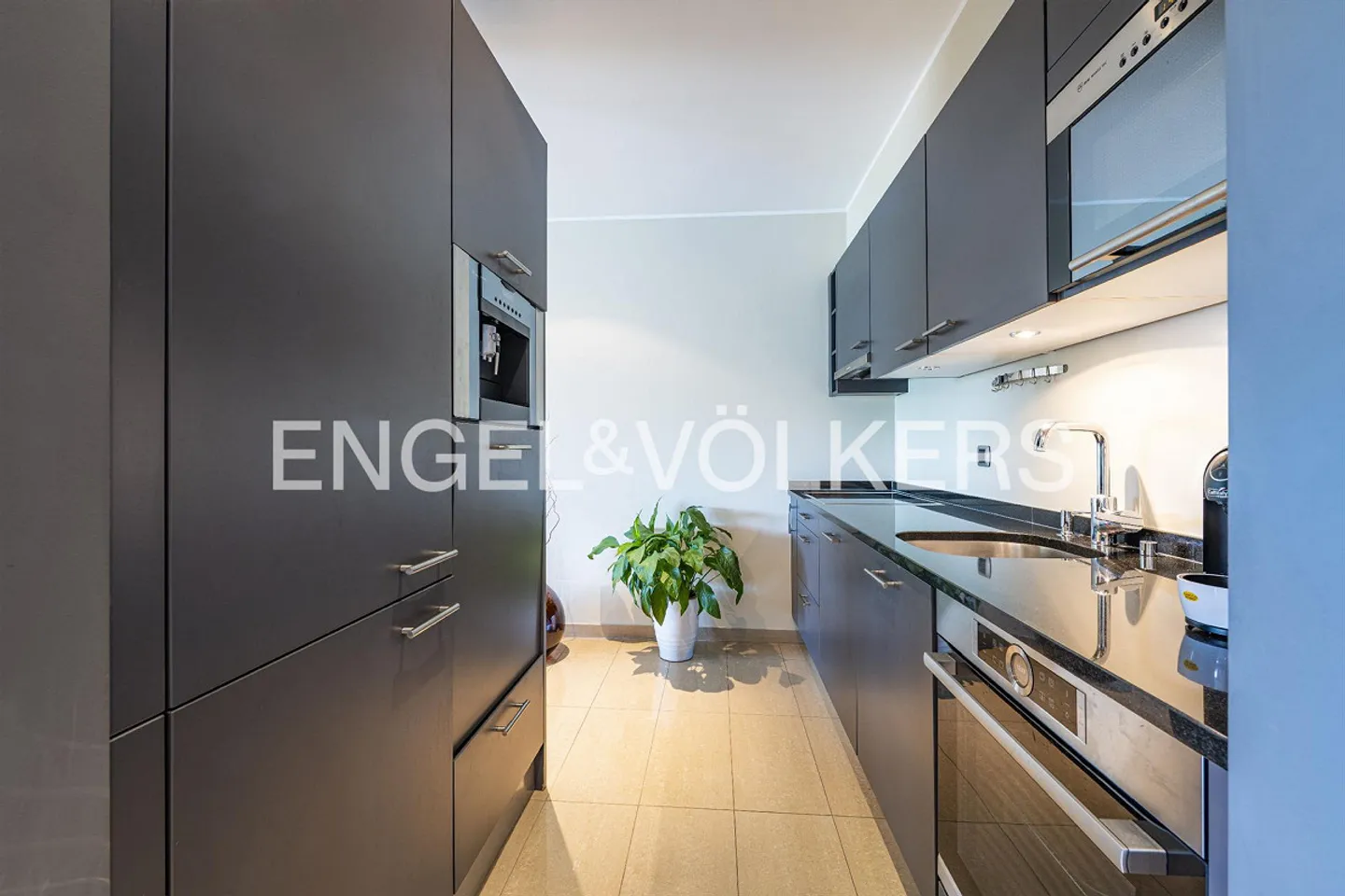 Modern apartment with terrace and open view - Photo 8 of 13