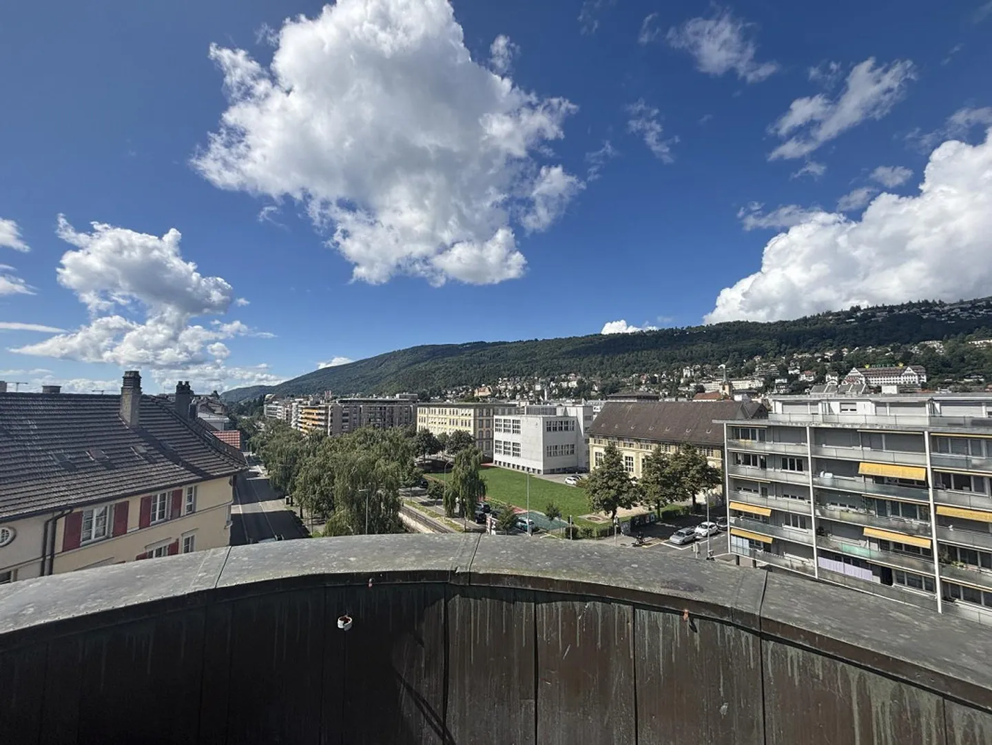 Appartement 4,5 pièces au-dessus des toits de Bienne - Photo 5 sur 13