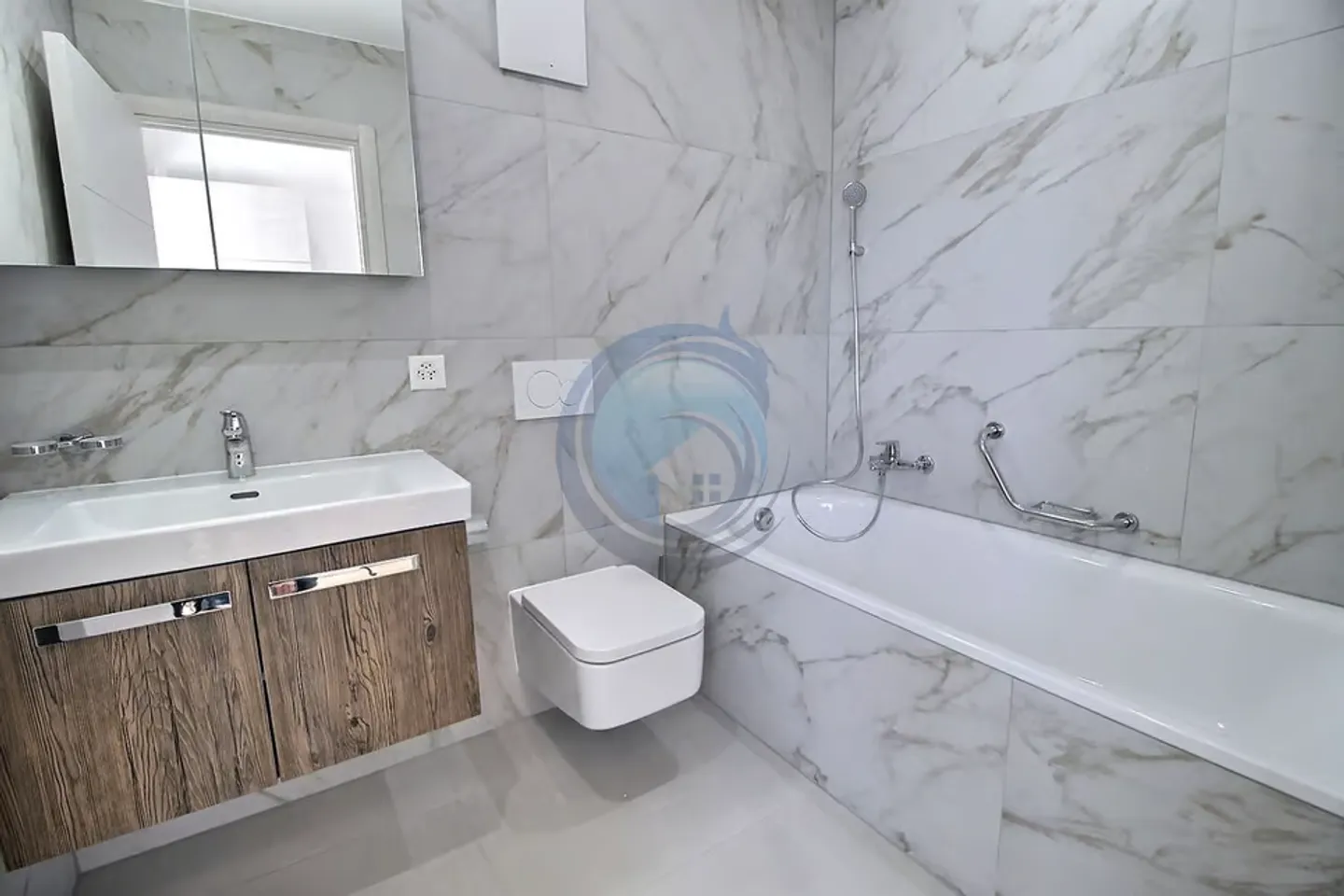 MAGNIFICO APPARTAMENTO DI ALTA QUALITÀ CON 4,5 STANZE E BALCONI - Foto 13 di 13