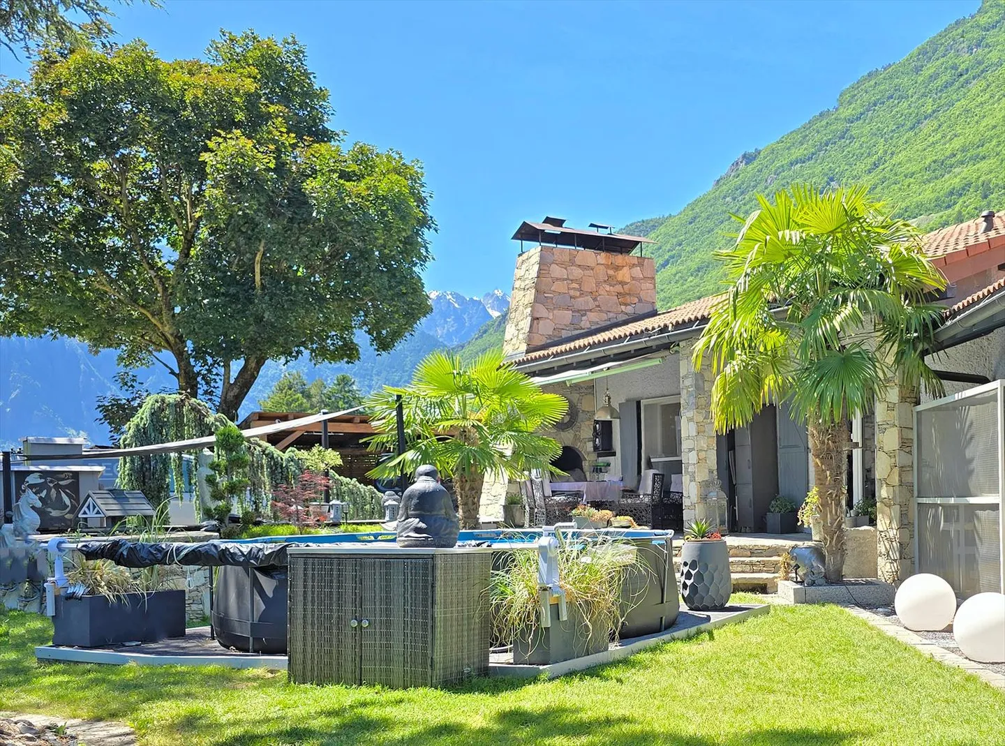 Villa 6.5 rooms - Photo 1 of 8