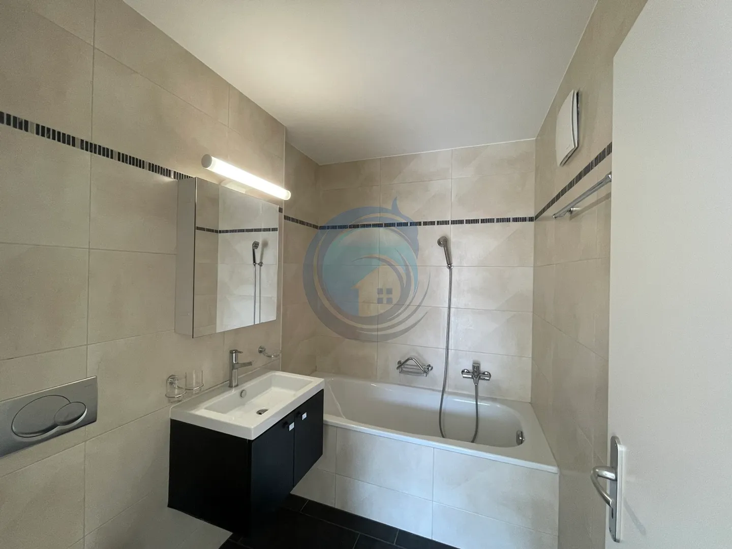 MAGNIFICENT 4.5-ROOM APARTMENT - Photo 6 of 15