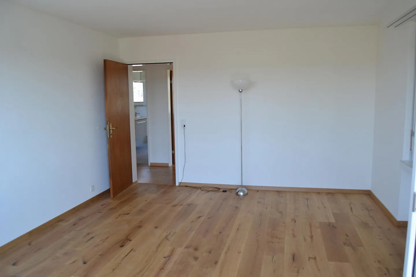 Charmante Wohnung mit Terrasse - Foto 3 von 14