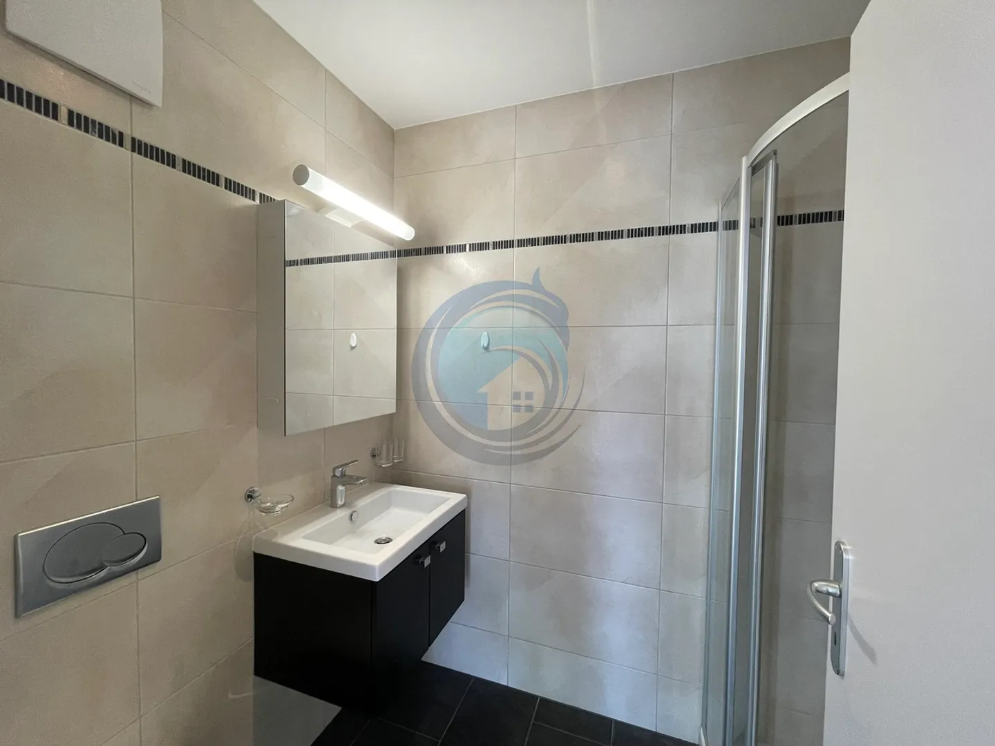 MAGNIFICENT 4.5-ROOM APARTMENT - Photo 9 of 15